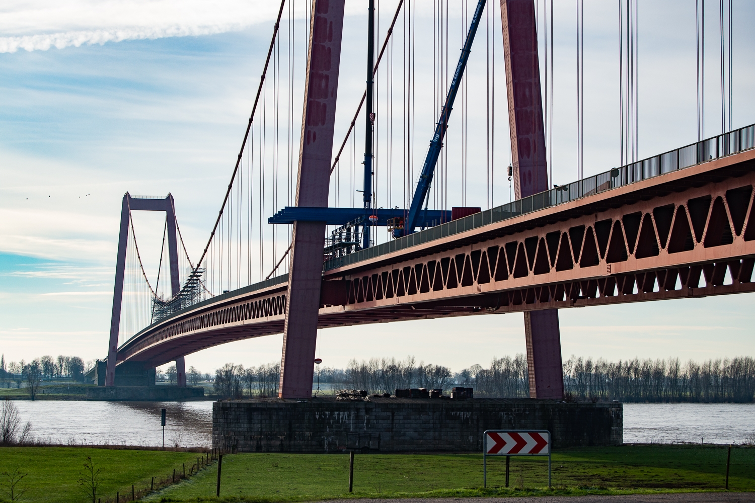 Impressionen der Arbeiten während der Vollsperrung der Rheinbrücke Emmerich. Samstag 19.01.2019, in Emmerich. Foto: Christian Creon